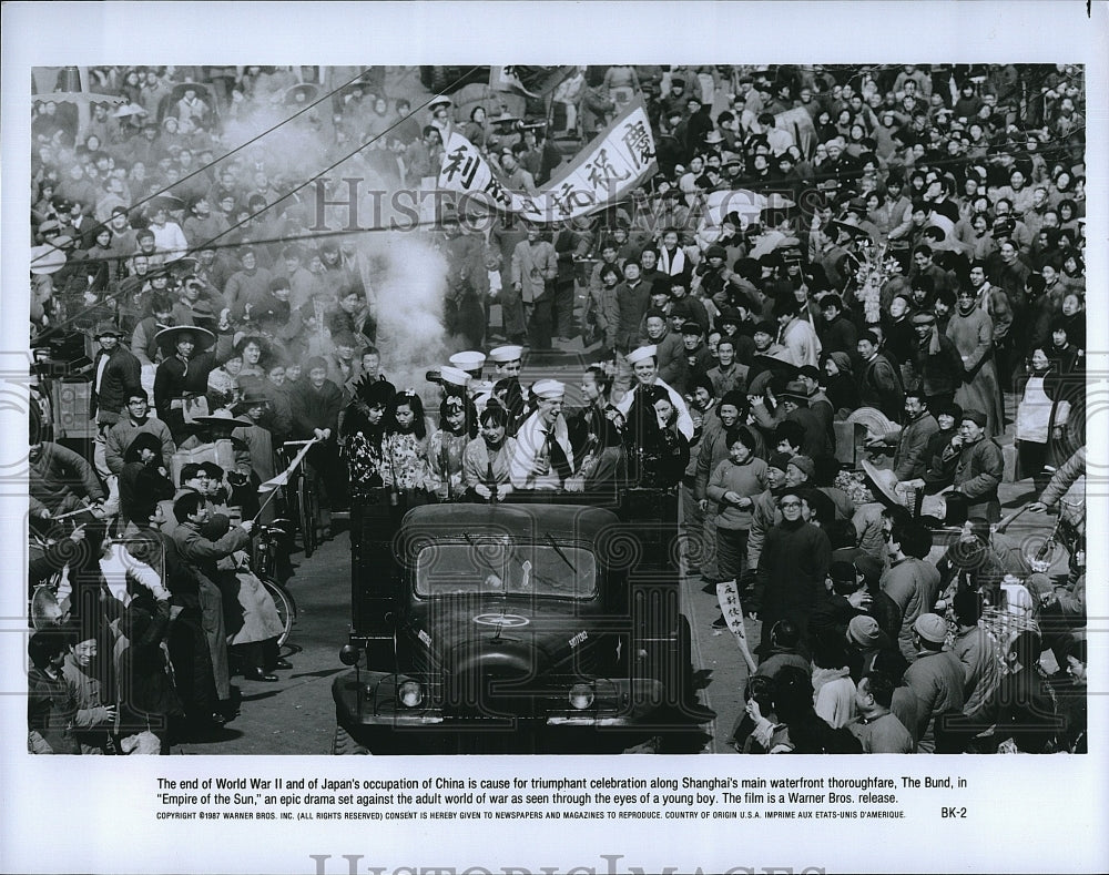 1987 Press Photo Scene from the movie &quot;Empire of the Sun&quot; the End of WWII.- Historic Images