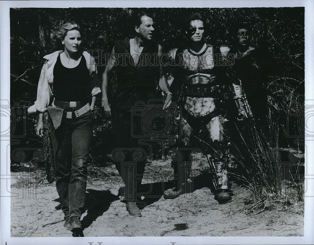 1986 Press Photo Denise Crosby, Andrew Prine, Patrick Reynolds &quot;Eliminators&quot;- Historic Images