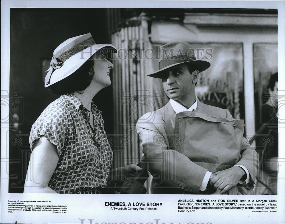 1990 Press Photo Ron Silver and Angelica Houston in Enemies, A Love Story- Historic Images