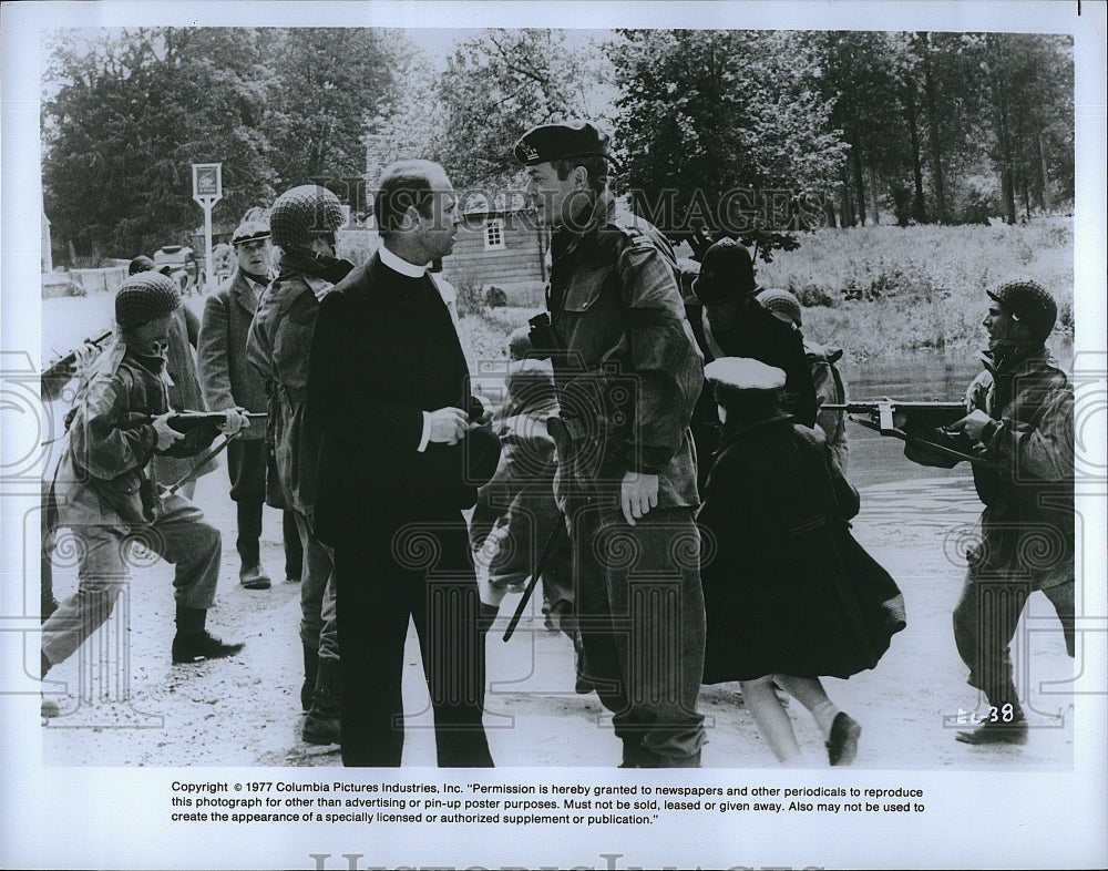 1977 Press Photo Michael Cane from a scene in "The Eagle Has Landed"- Historic Images