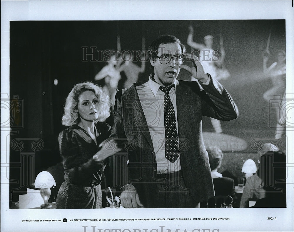 1985 Press Photo A Man and a woman inside a bar- Historic Images