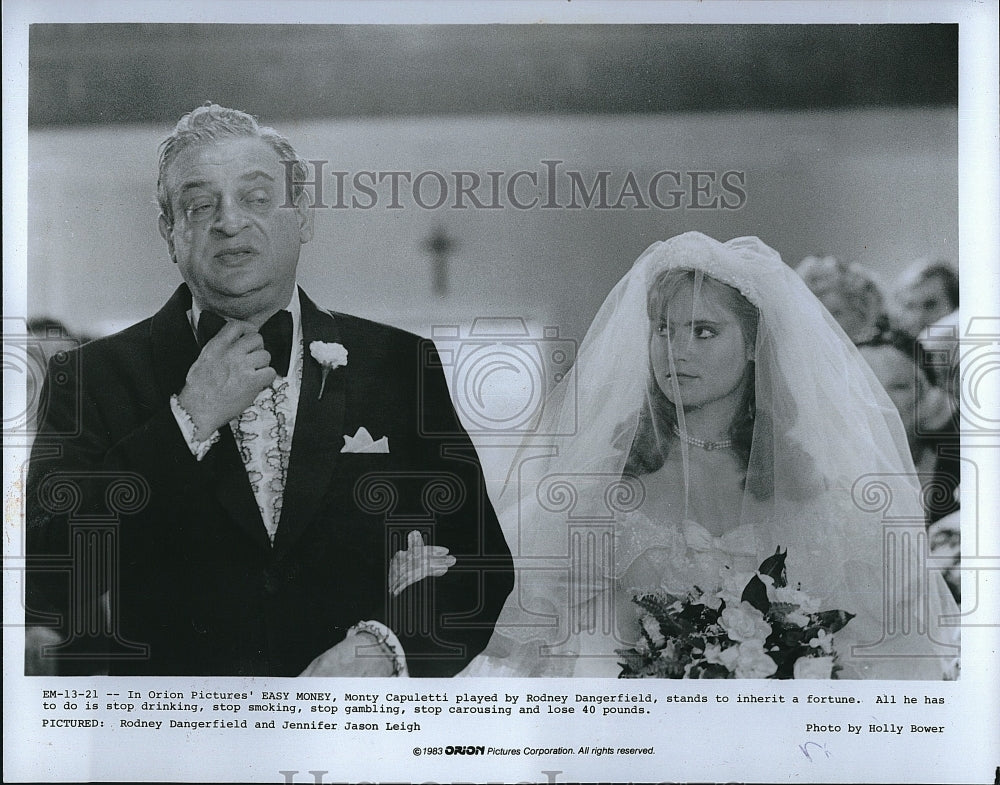 1983 Press Photo Dangerfield &amp; Leigh Star In &quot;Easy Money&quot;- Historic Images