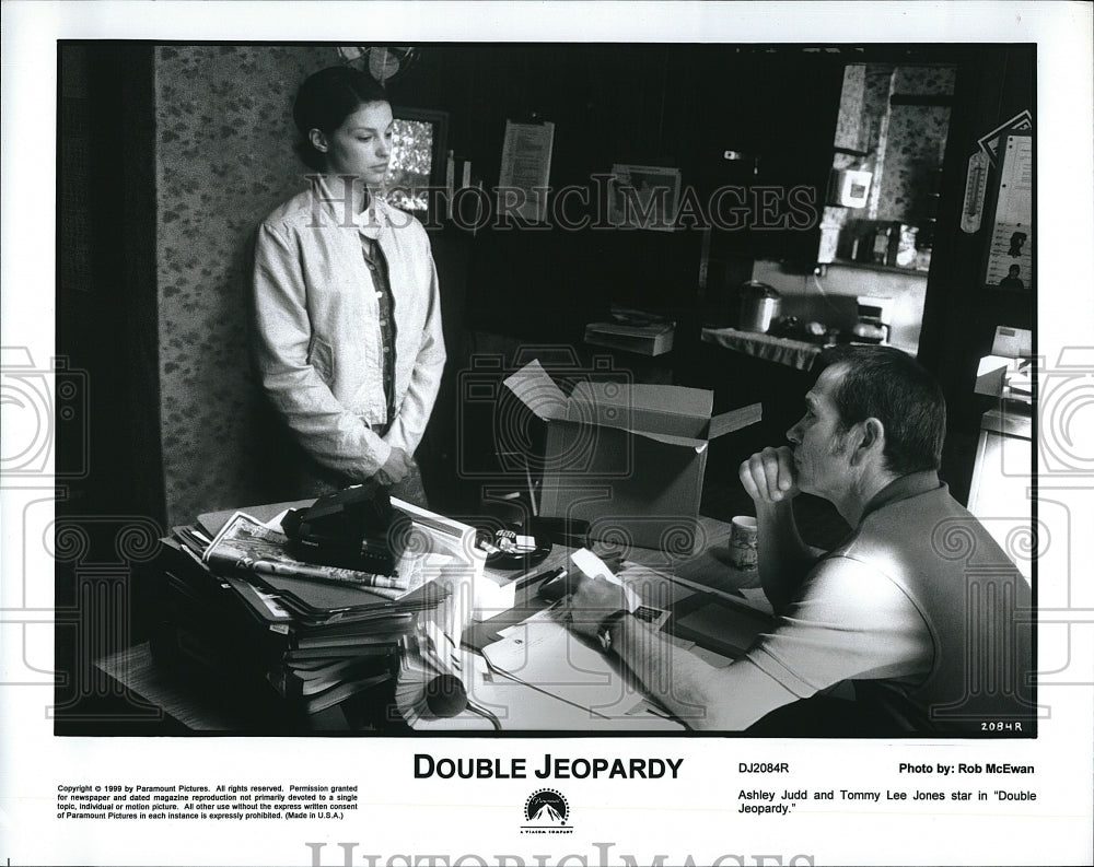 1999 Press Photo Ashley Judd and Tommy Lee Jones in &quot;Double Jeopardy&quot;. - Historic Images