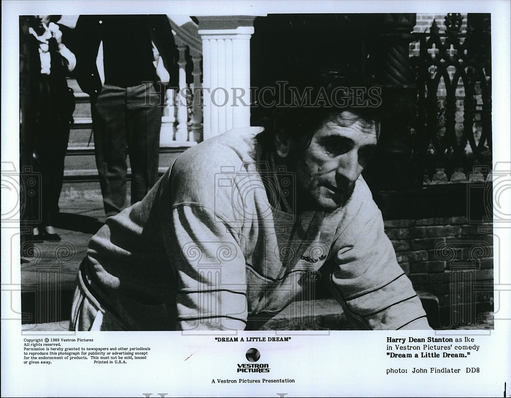 1989 Press Photo Harry Dean Stanton in &quot;Dream a Little Dream&quot;- Historic Images