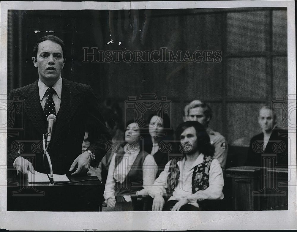 1976 Press Photo George DiCenzo, Steve Railsback, &quot;Helter Skelter&quot;- Historic Images