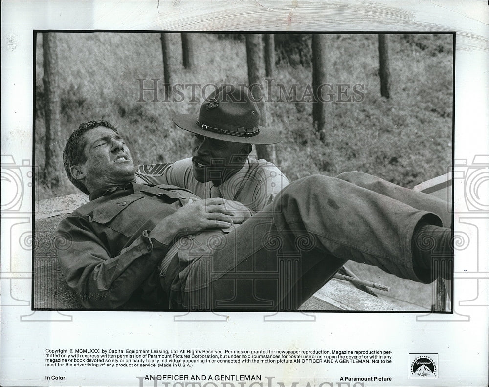 1982 Press Photo Actor Richard Gere &amp; Lou Gosset in &quot;An Officer and A Gentleman&quot;- Historic Images