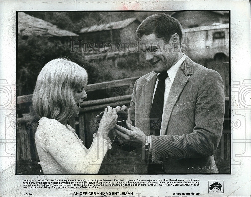 1982 Press Photo Scene from&quot;An Officer and A Gentleman&quot;- Historic Images