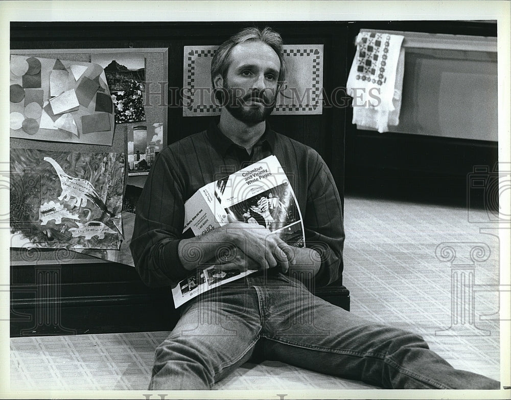 1987 Press Photo Actor Michael Gross In Family Ties- Historic Images