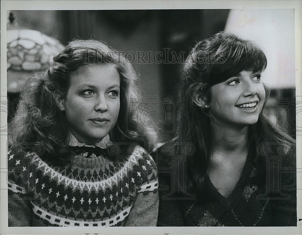 1982 Press Photo  &quot;Family Ties&quot; Justine Bateman, Christen Kauffman- Historic Images