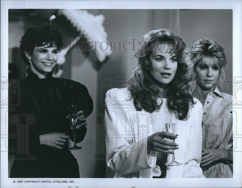 1987 Press Photo Dynasty Leann Hunley Terri Garber- Historic Images