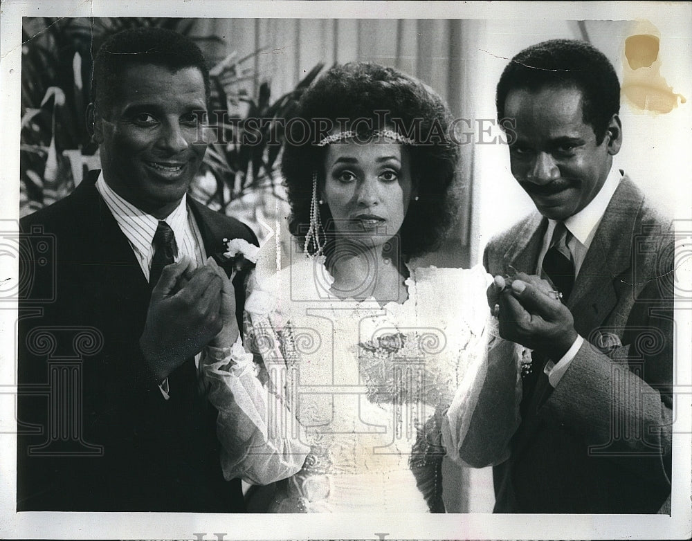 1987 Press Photo &quot;Frank&#39;s Place&quot; Tim Reid, Daphne Maxwell Reid,Gene D Jackson- Historic Images