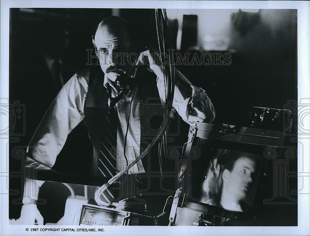 1987 Press Photo Actor, Voice Actor Jeffrey Tambor In Max Headroom- Historic Images