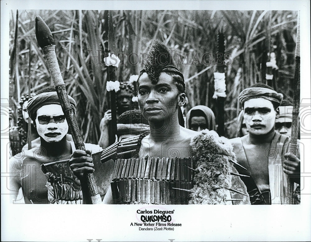 1986 Press Photo Quilombo Film Actor Zozimo Bulbul Natives Scene- Historic Images