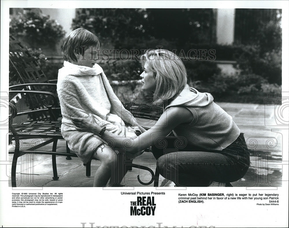 1993 Press Photo Kim Basinger, Zach English, &quot;The Real McCoy&quot;- Historic Images