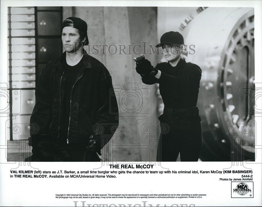 1993 Press Photo Val Kilmer, Kim Basinger, &quot;The Real McCoy&quot;- Historic Images