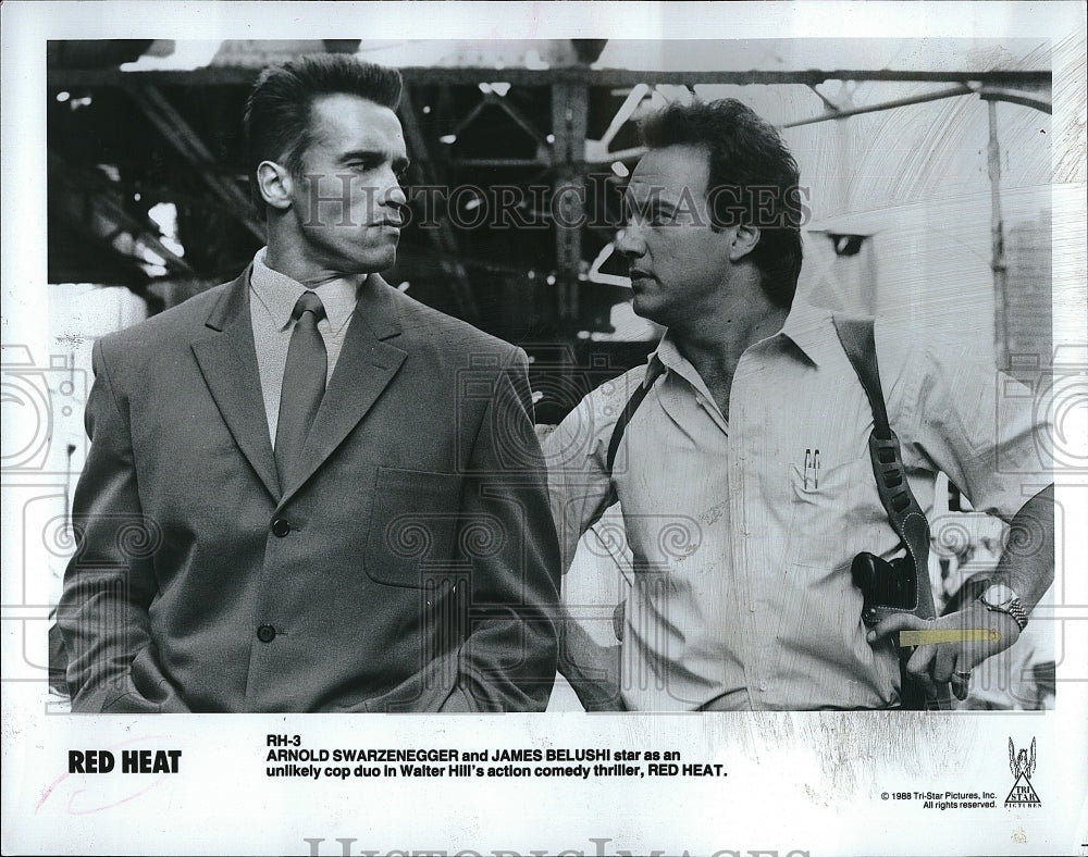 1988 Press Photo Arnold Swarzenegger and James Belushi in &quot;Red Heat&quot;- Historic Images