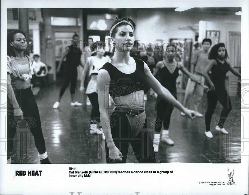 1988 Press Photo Gina Gershon star in &quot;Red Heat&quot;- Historic Images