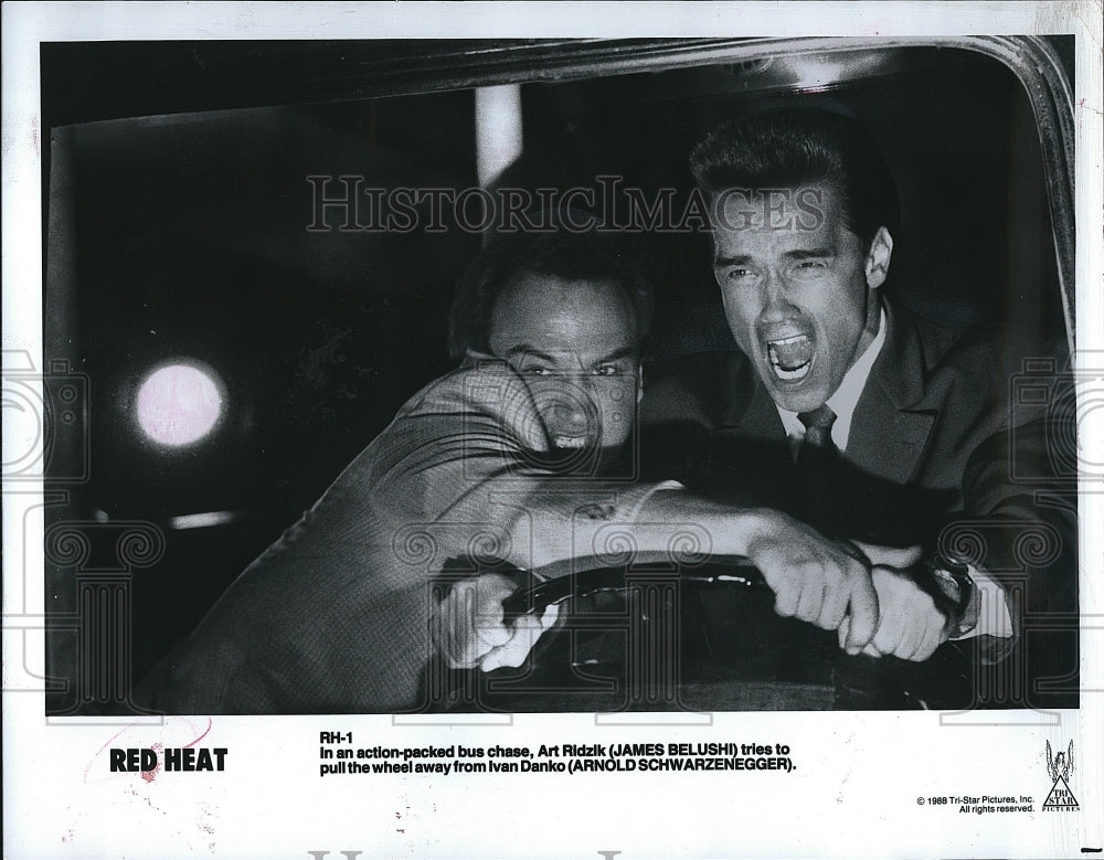 1988 Press Photo James Belushi &amp; Arnold Schwazenegger star in &quot;Red Heat&quot;- Historic Images