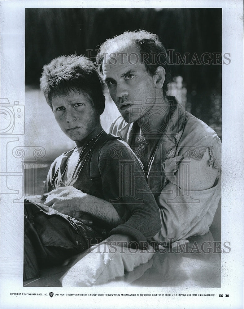 1987 Press Photo Christian Bale and John Malkovich in &quot;Empire of the Sun&quot;.- Historic Images