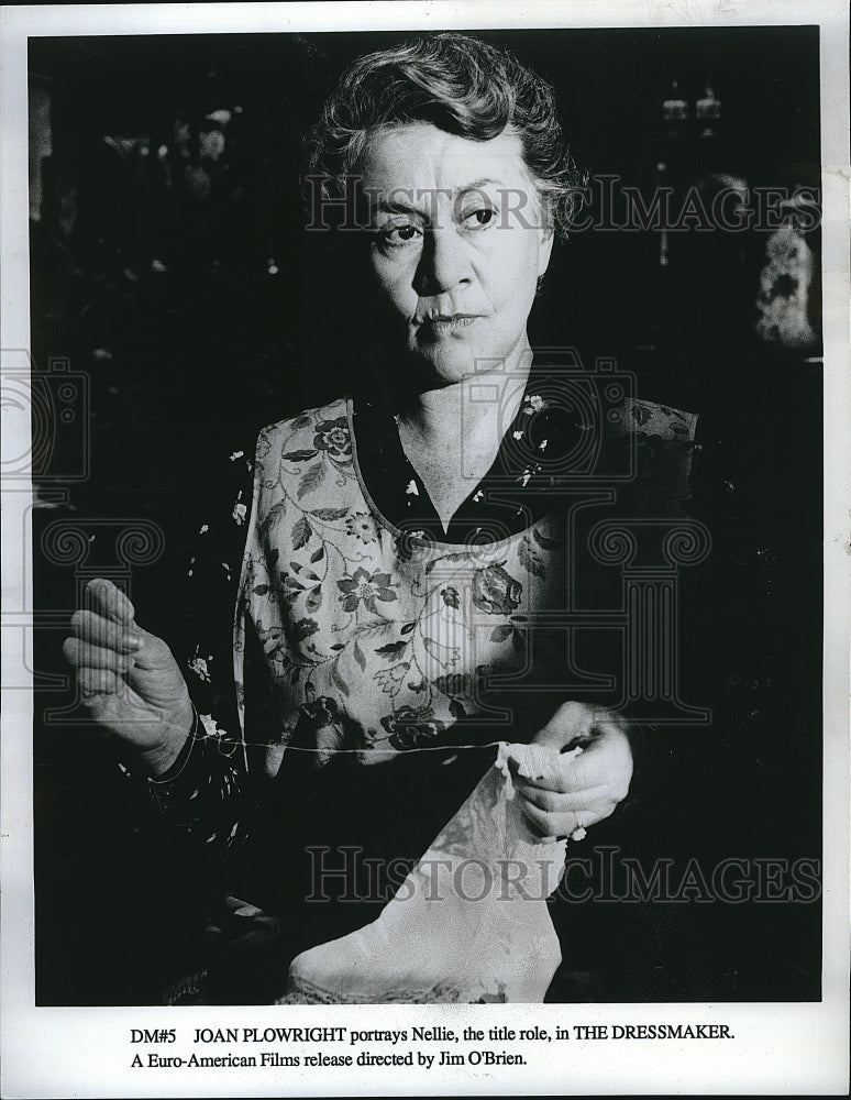 1988 Press Photo Joan Plowright in &quot;The Dressmaker&quot;- Historic Images