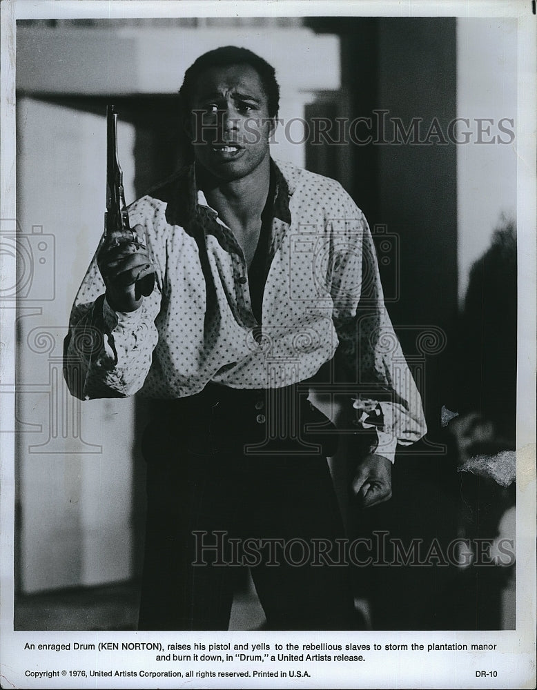 1976 Press Photo Ken Norton in &quot;Drum&quot;- Historic Images