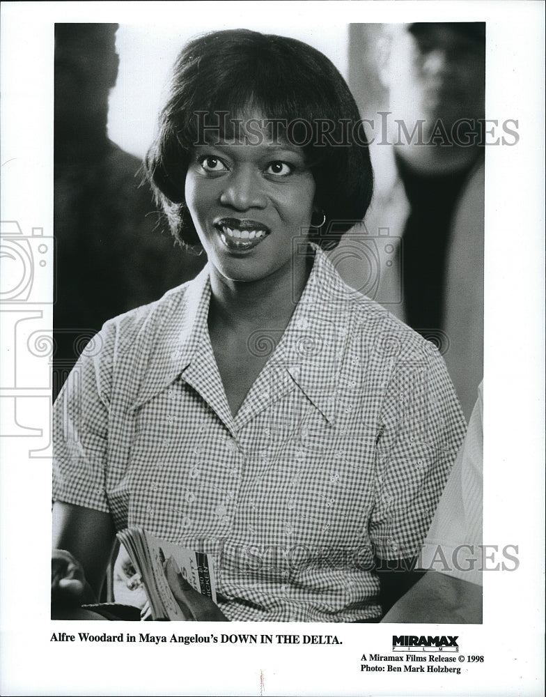 1998 Press Photo Alfre Woodard in &quot;Down in the Delta&quot;- Historic Images