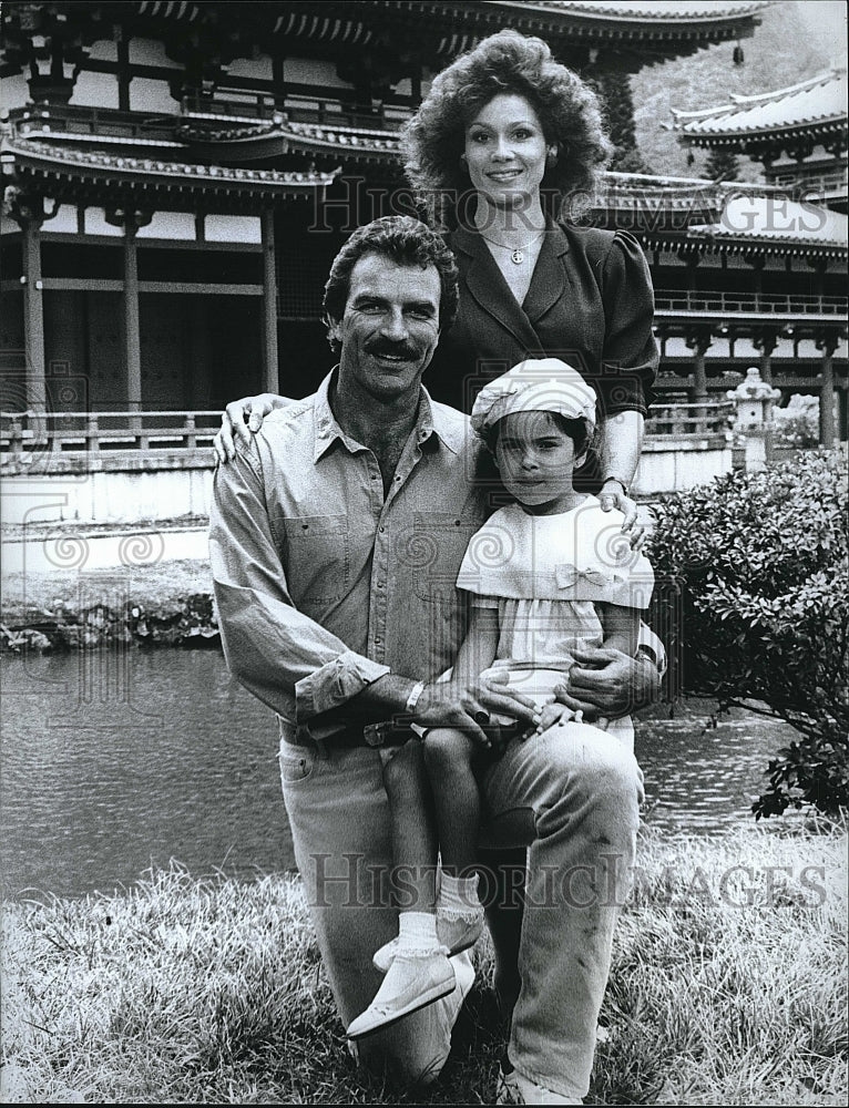 1987 Press Photo Marta DuBois Kristen Carreira Tom Selleck Magnum P.I. TV Series- Historic Images