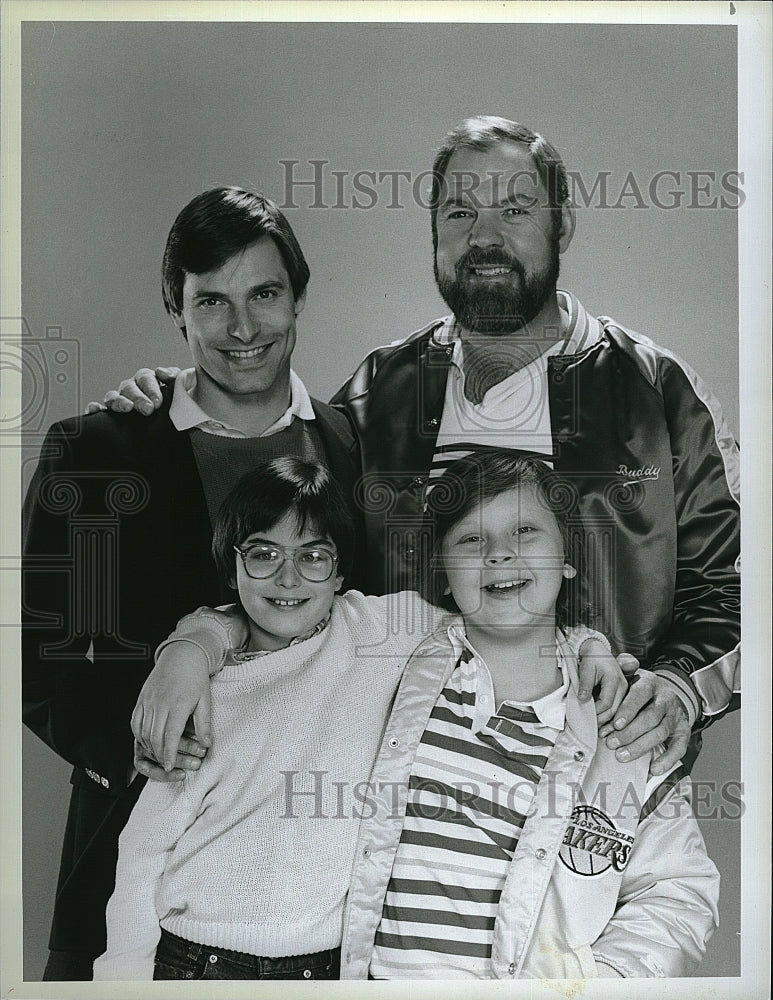 1986 Press Photo Father and Sons Merlin Olsen Jason Late Nicholas Guest- Historic Images