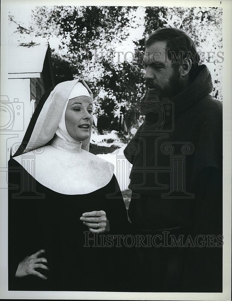 1982 Press Photo John Michael Murphy Mae Woodward Father Murphy- Historic Images