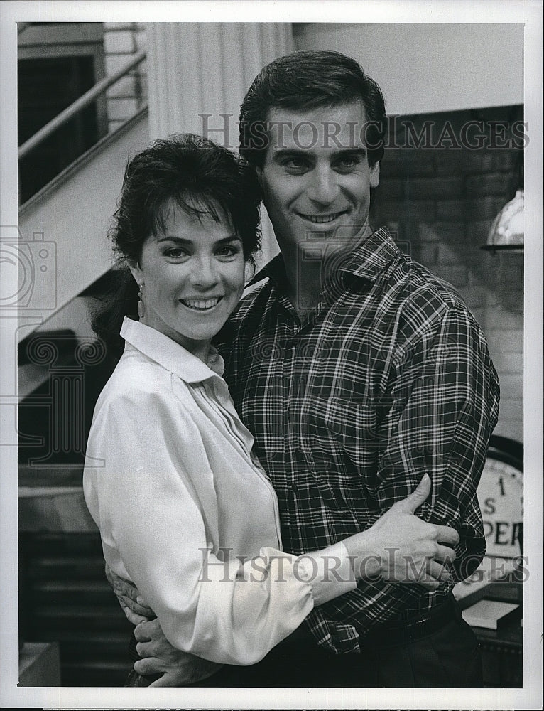 1987 Press Photo Actor John Bolger &amp; Margaret Reed of &quot;Everything&#39;s Relative&quot;- Historic Images