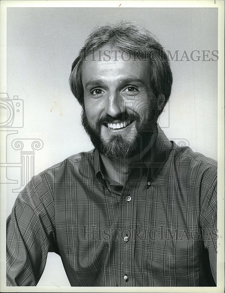 1983 Press Photo Actor Michael Gross in &quot;Family Ties&quot;- Historic Images