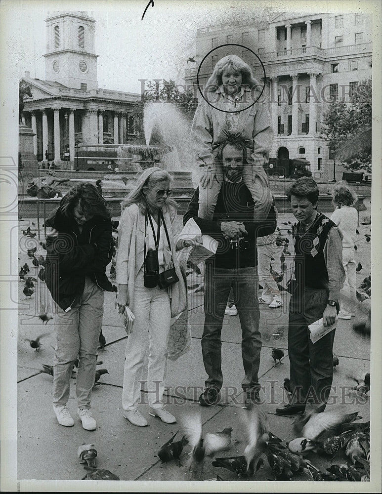 1986 Press Photo Actor Michael J Fox &amp; Michael Gross in &quot;Family Ties&quot; in London- Historic Images