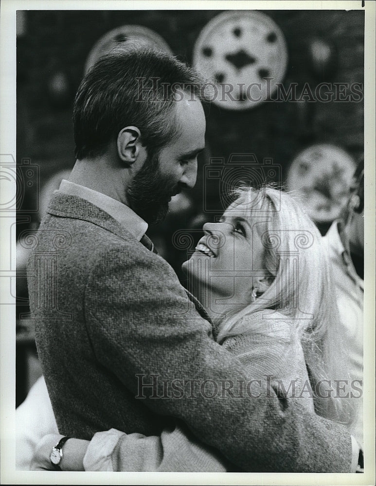 1987 Press Photo Actor Michael Gross &amp; Meredith Baxter Birney in &quot;Family Ties&quot;- Historic Images