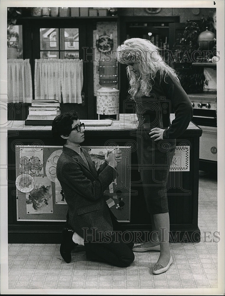 1988 Press Photo Tina Yothers in Family Ties- Historic Images