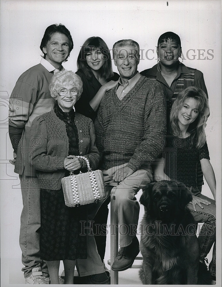 1993 Press Photo David Leisure Richard Mulligan Bear Estelle Getty Park Overall- Historic Images