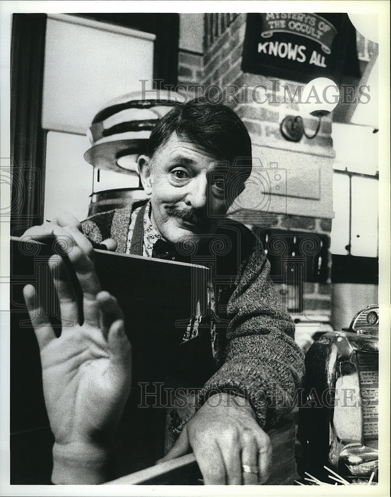 1992 Press Photo Eerie Indiana The Gun and The Toaster John Astin- Historic Images