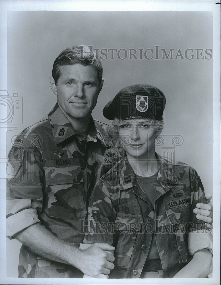 Press Photo Cliff Potts American Actor Shelley Smith Actress For Love And Honor - Historic Images