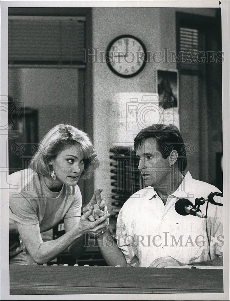 1989 Press Photo Robert Hays Actor DeLane Matthews Actress FM Sitcom TV Series- Historic Images