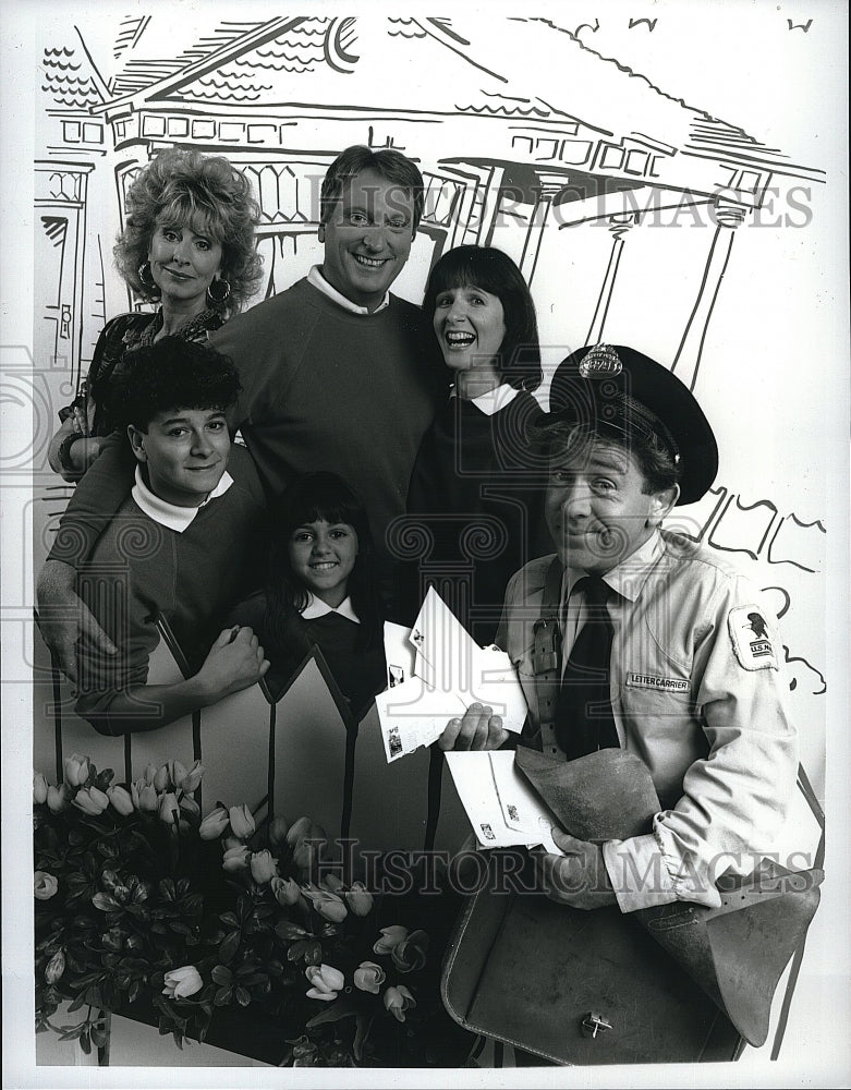 1989 Press Photo Jeffrey Jones &amp; The Cast Of &quot;The People Next Door&quot;- Historic Images