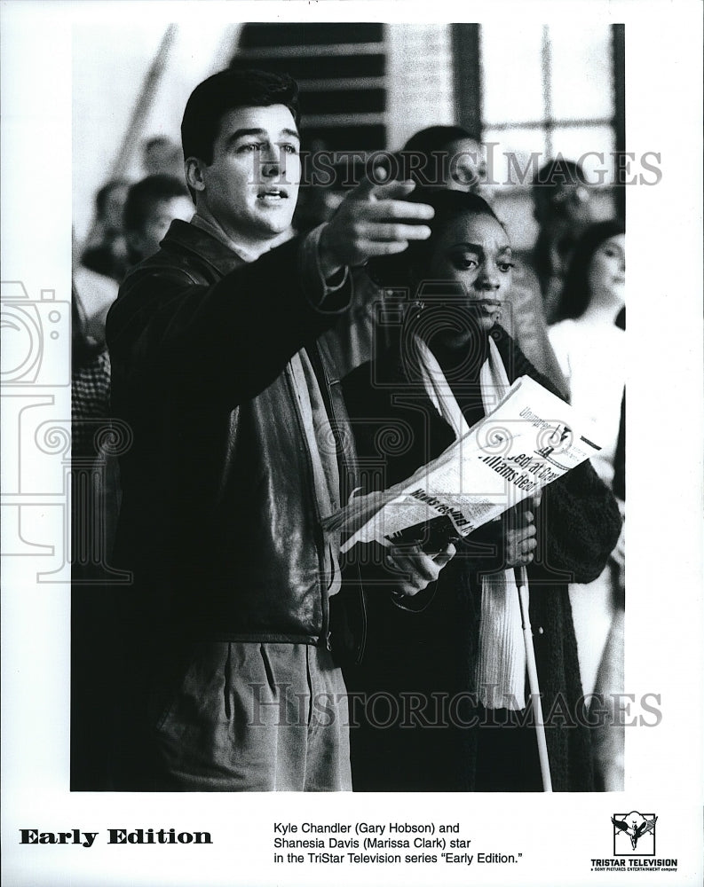 Press Photo Kyle Chandler and Shanesia Davis in &quot;Early Edition&quot;- Historic Images