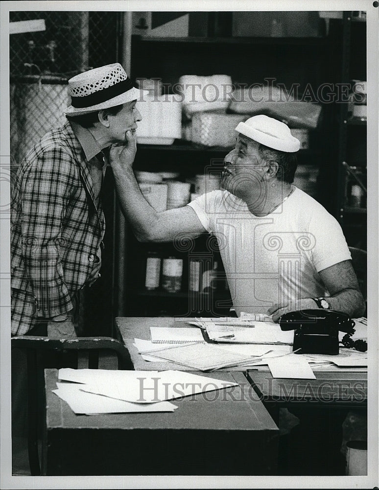 1976 Press Photo &quot;Alice&quot; starring Vic Tayback- Historic Images