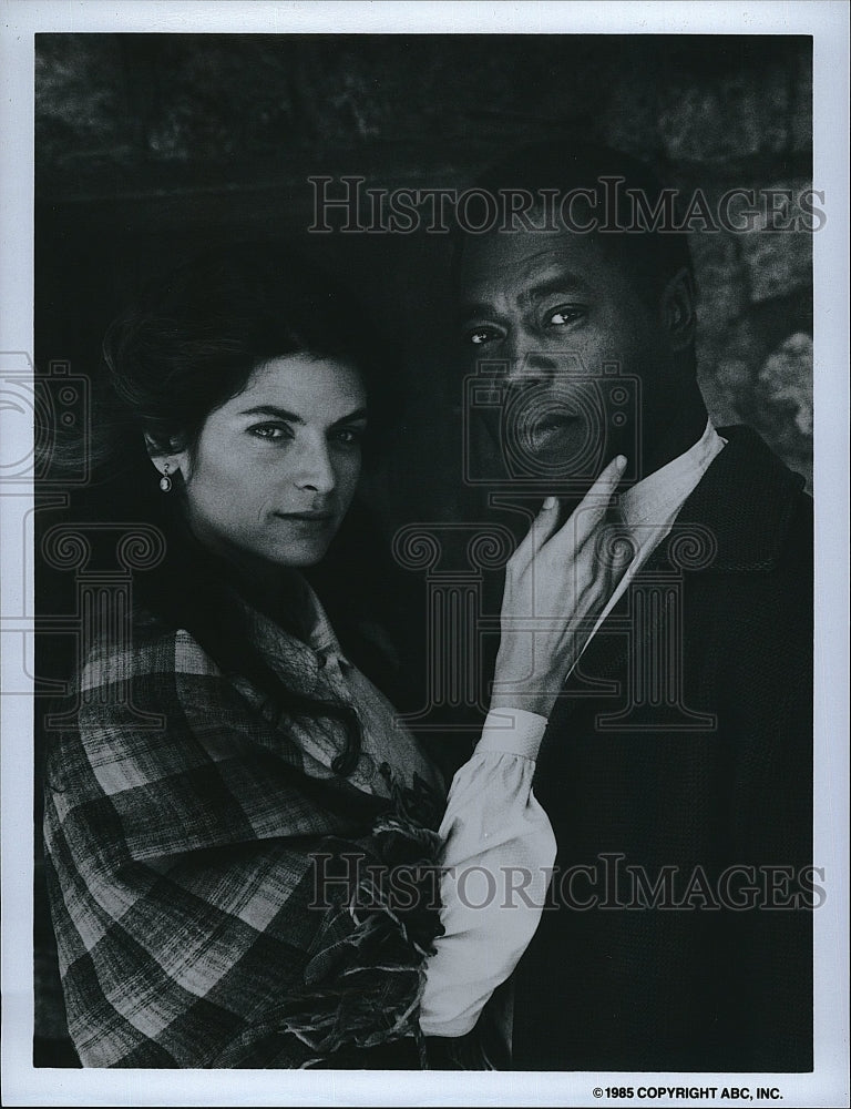 1985 Press Photo Kirstie Alley Actress Georg Stanford Brown North South Movie- Historic Images