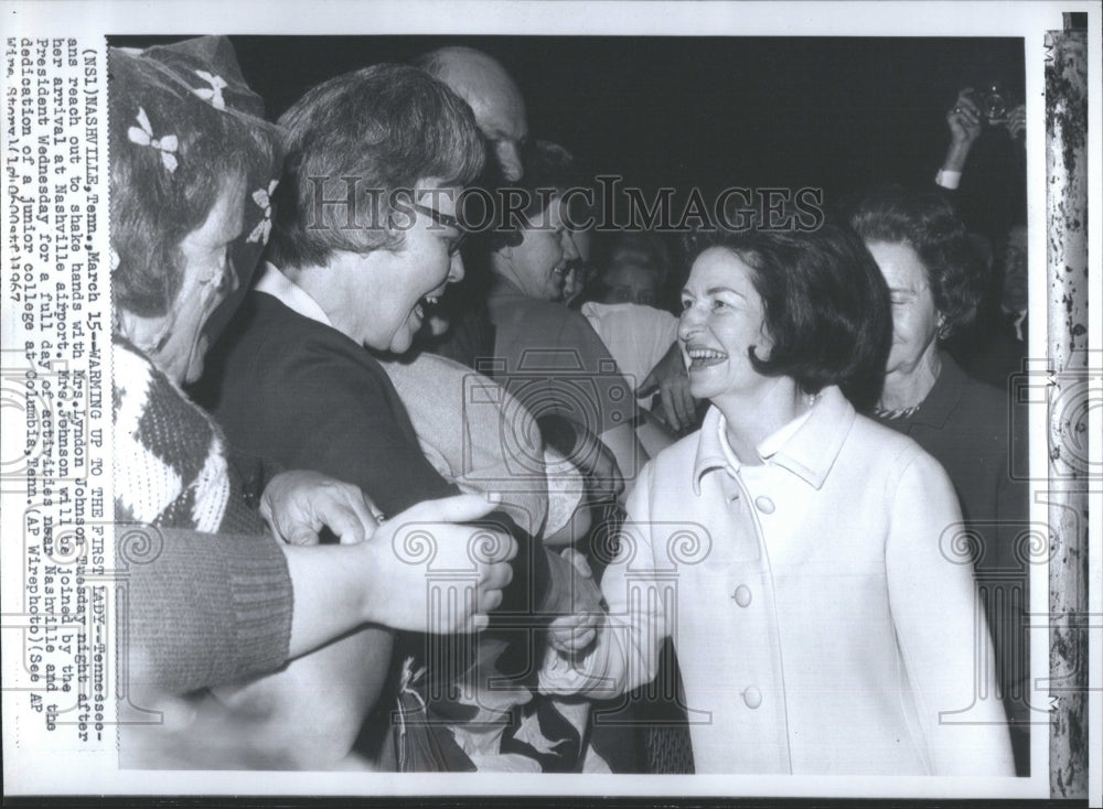 1967 Press Photo Mrs. Lyndon Johnson Nashville Airport- Historic Images