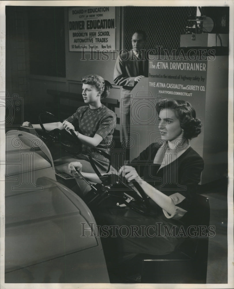 1953 Press Photo Jan Cobb Sonia JandaNew York City - RRR54937- Historic Images