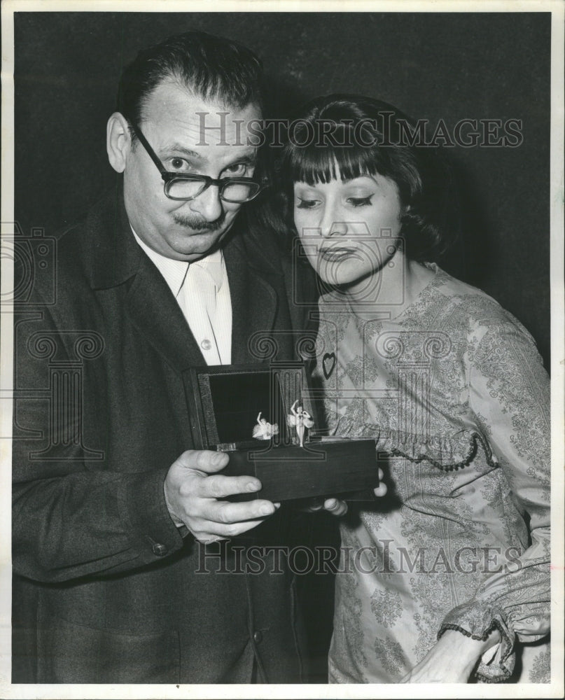 1966 Press Photo She Loves me the musical- Historic Images