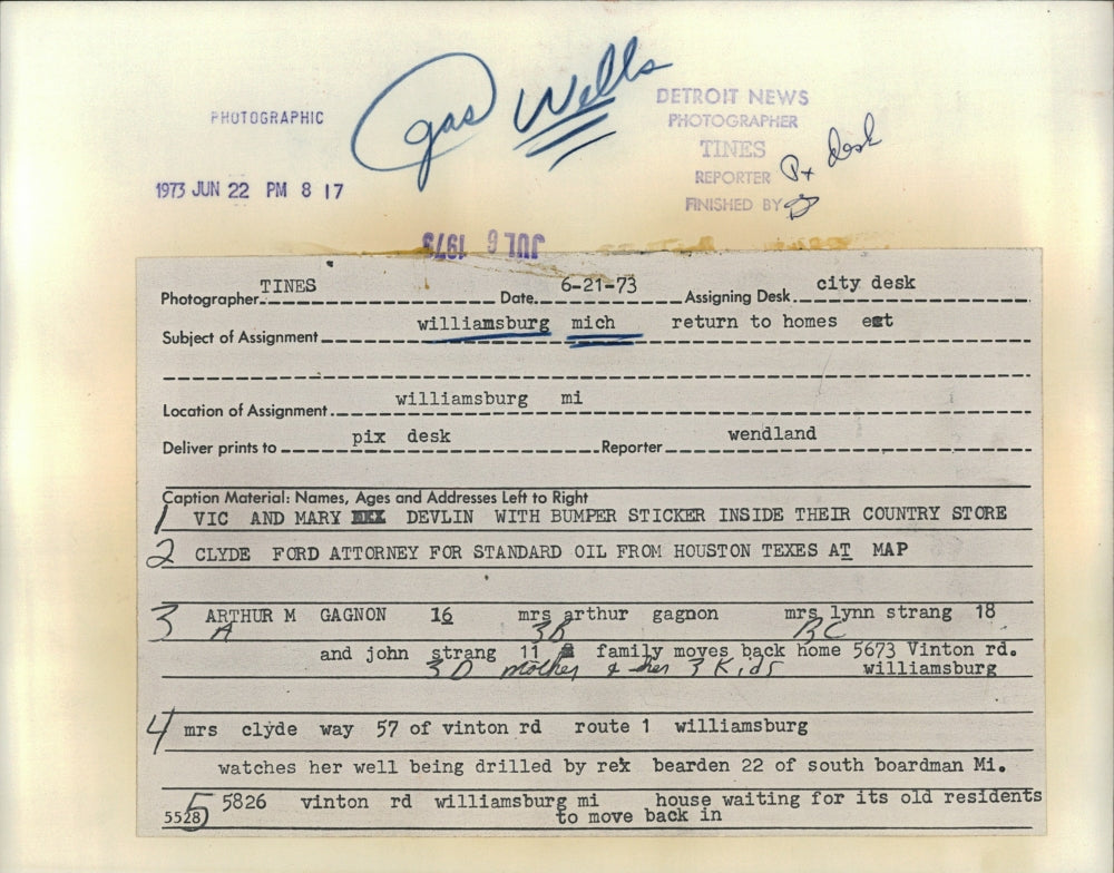 1973 Press Photo Mary Delvin Bumper Stickers Standard O - RRR79485