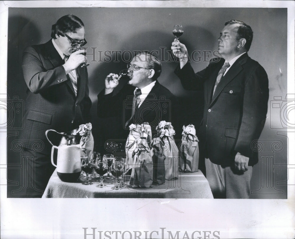 1974 Press Photo Wine- Historic Images