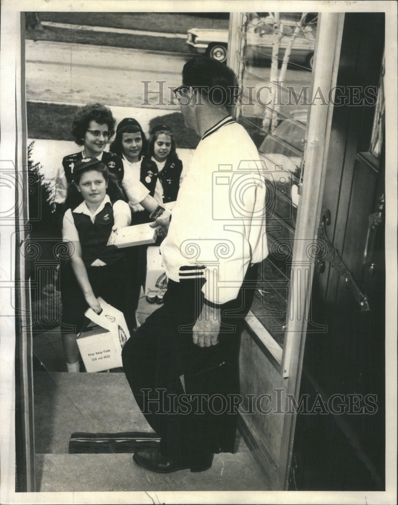 1963 Press Photo Mr Edward Candy Compfire Girls Fund - RRU15873
