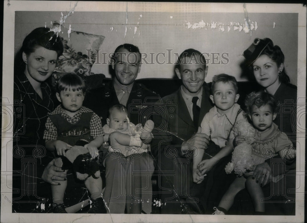 1994 Press Photo Joyful Reunion Col Ben Funk Denver - Historic Images