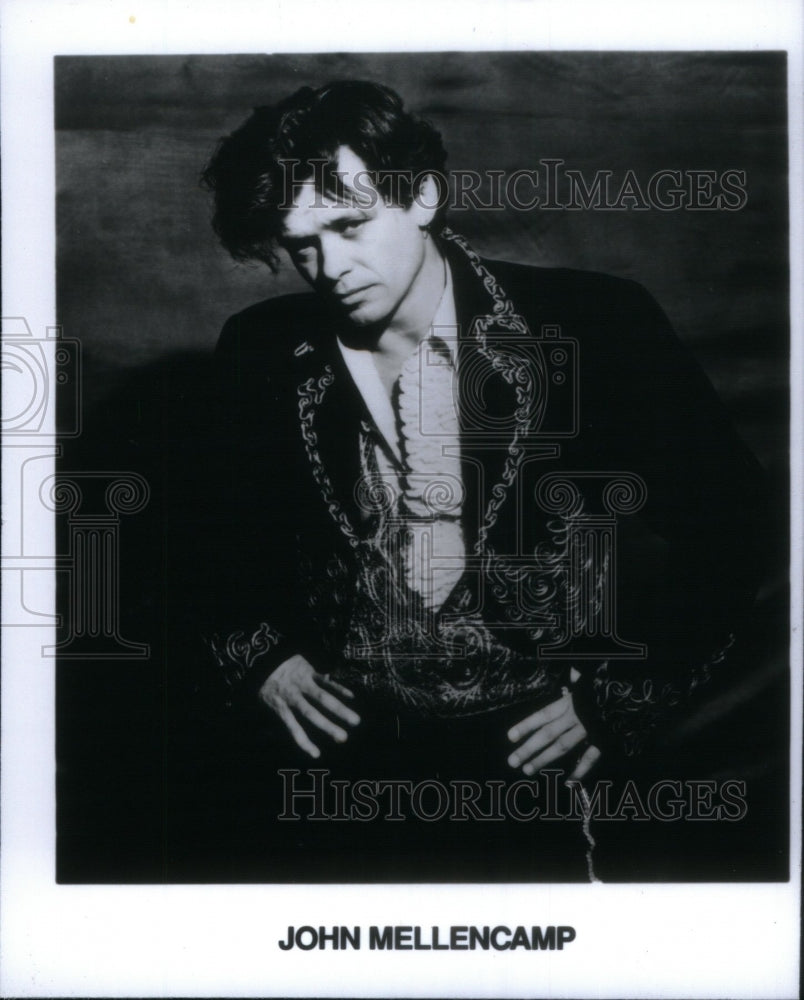 1992 Press Photo John Mellencamp American Signer Rock - RRU28917
